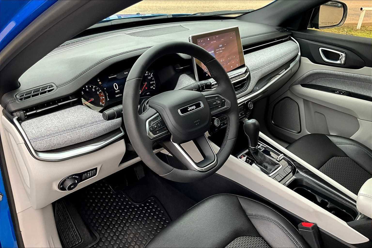 Used 2024 Jeep Compass Latitude w/ Convenience Group image 17