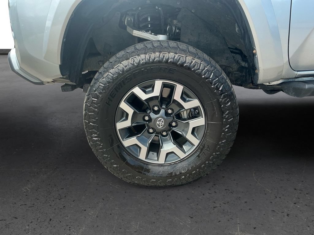 Used 2023 Toyota Tacoma SR5 AWD/4WD image 13