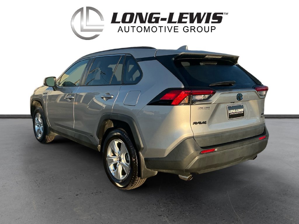 Used 2021 Toyota RAV4 XLE AWD/4WD image 4