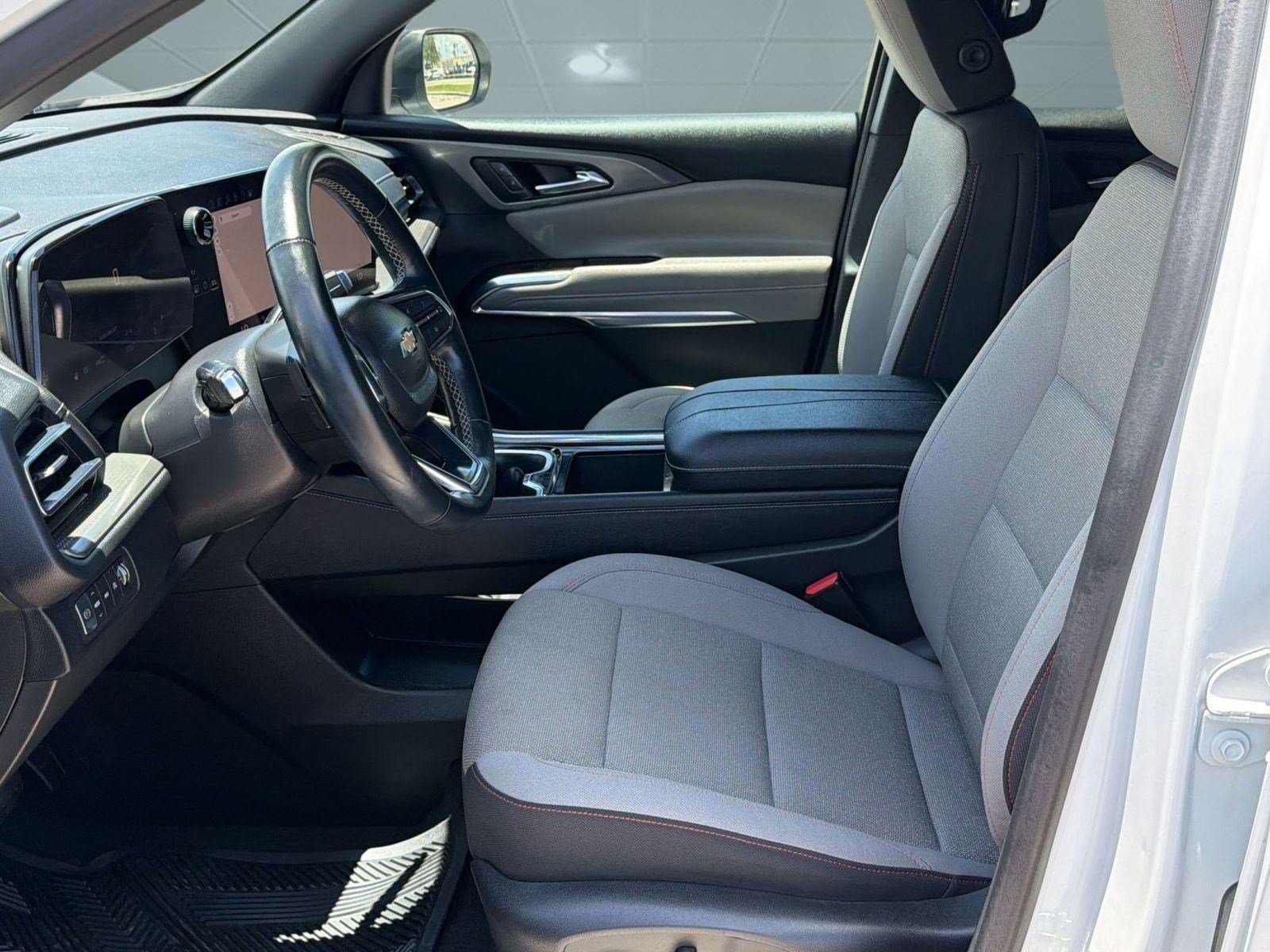Used 2025 Chevrolet Traverse LT AWD/4WD image 5