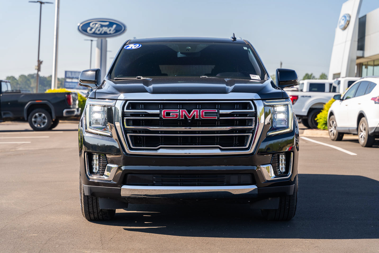 Used 2023 GMC Yukon XL SLT w/ SLT Premium Package AWD/4WD image 2