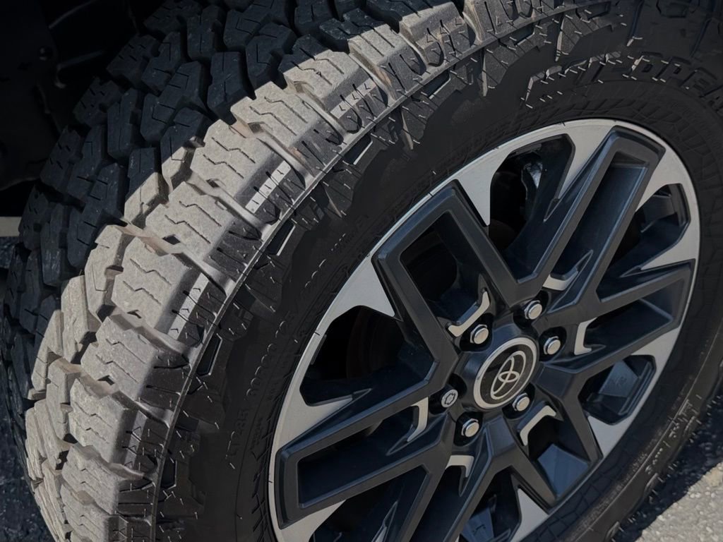 Used 2023 Toyota Tundra Limited AWD/4WD image 12