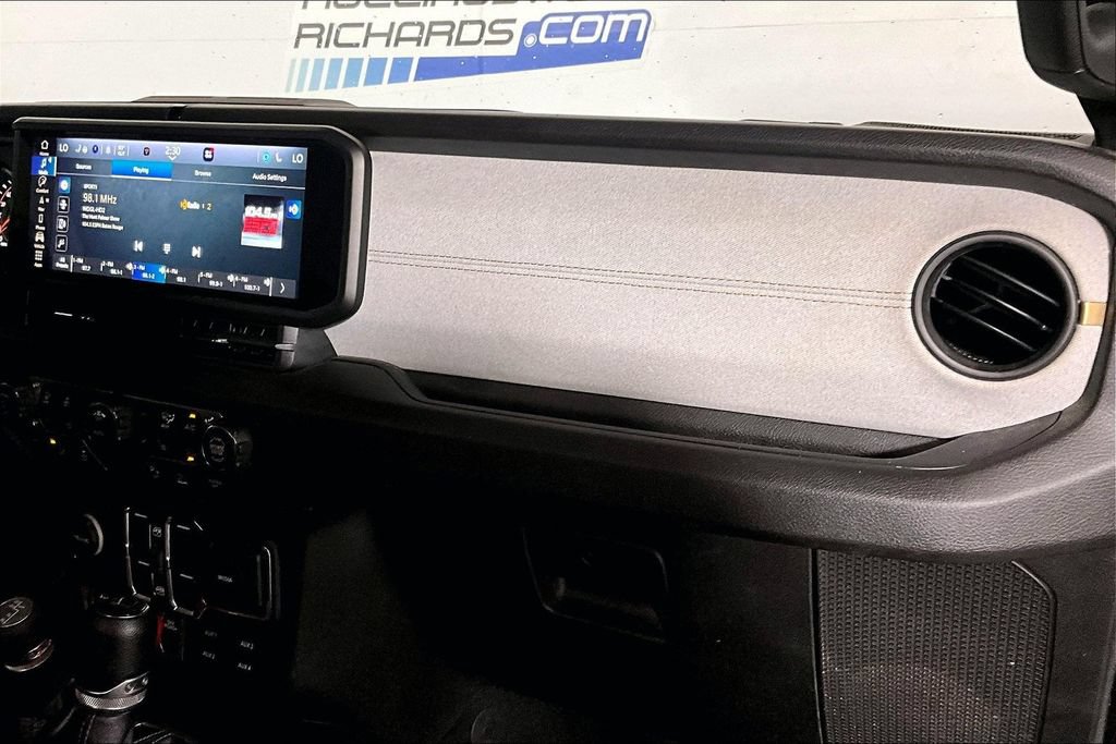 Used 2024 Jeep Gladiator Sport AWD/4WD image 12