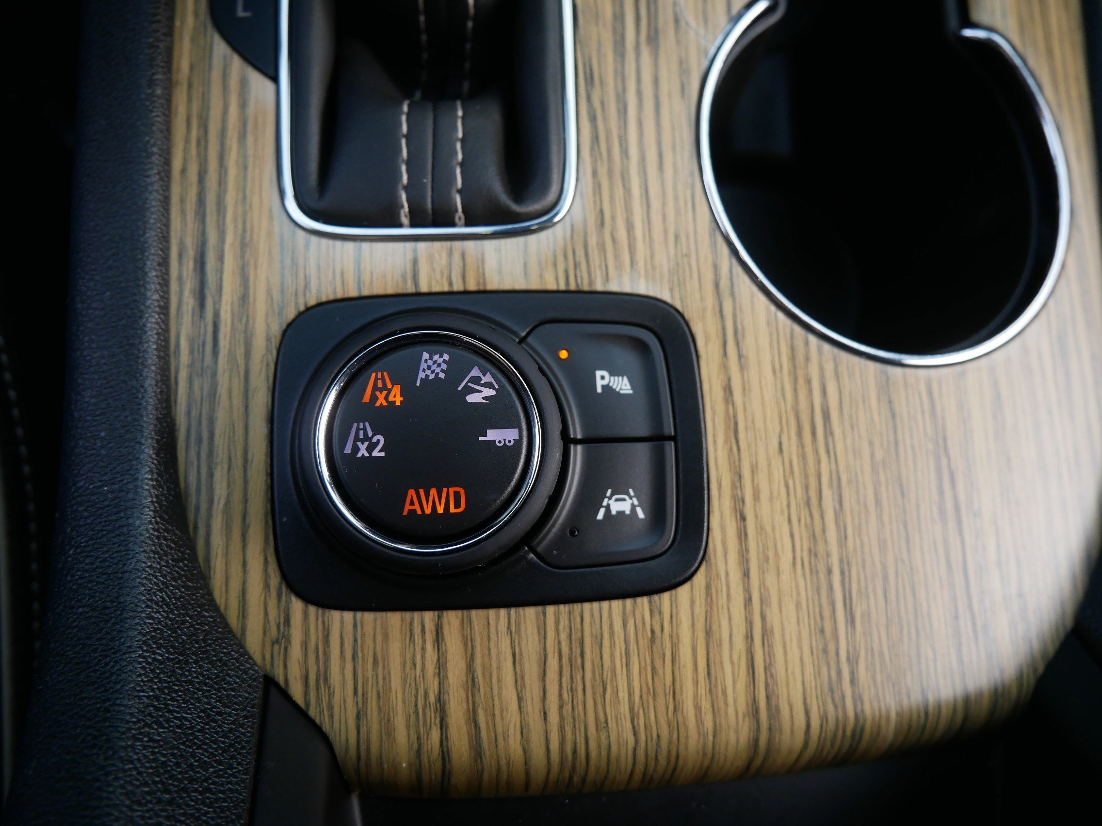 Used 2018 GMC Acadia Denali image 32