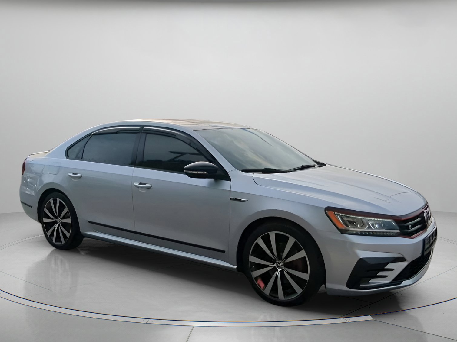Used 2018 Volkswagen Passat GT image 31