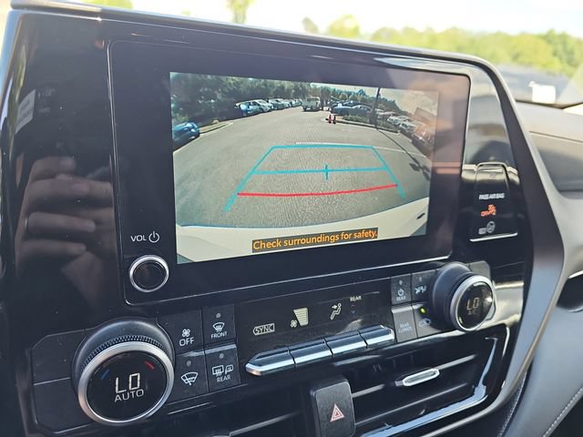 Used 2024 Toyota Highlander LE FWD image 28