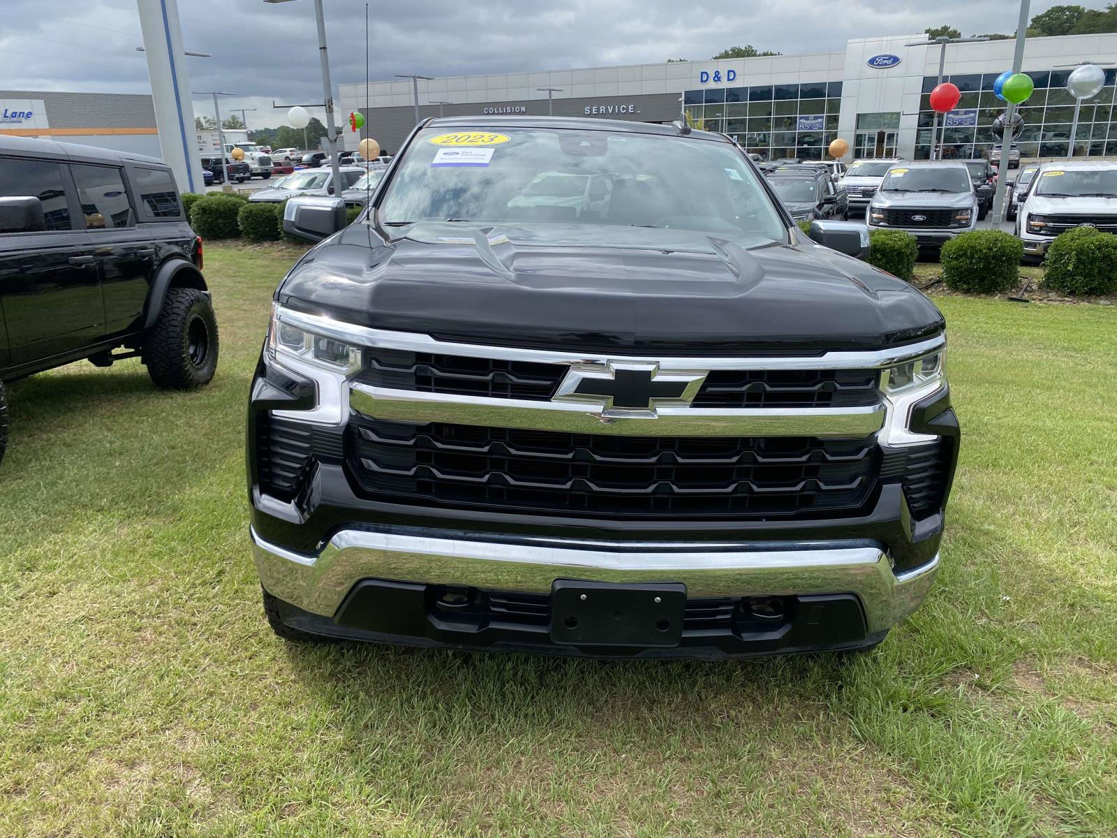 Used 2023 Chevrolet Silverado 1500 LT w/ Protection Package AWD/4WD image 2