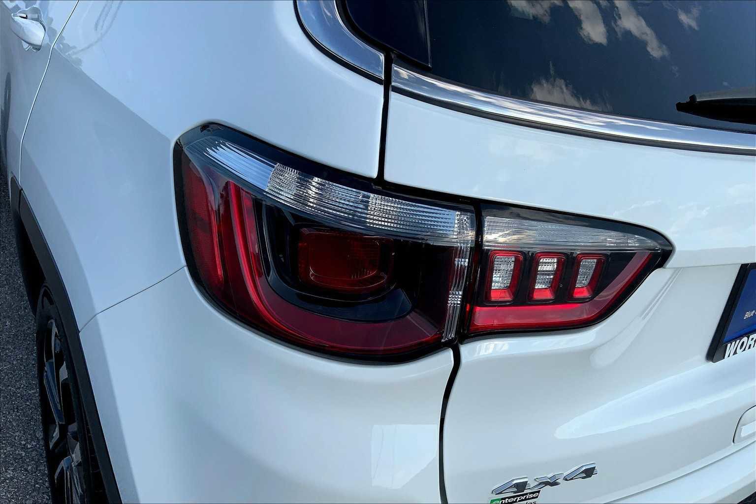 Used 2023 Jeep Compass Limited image 28