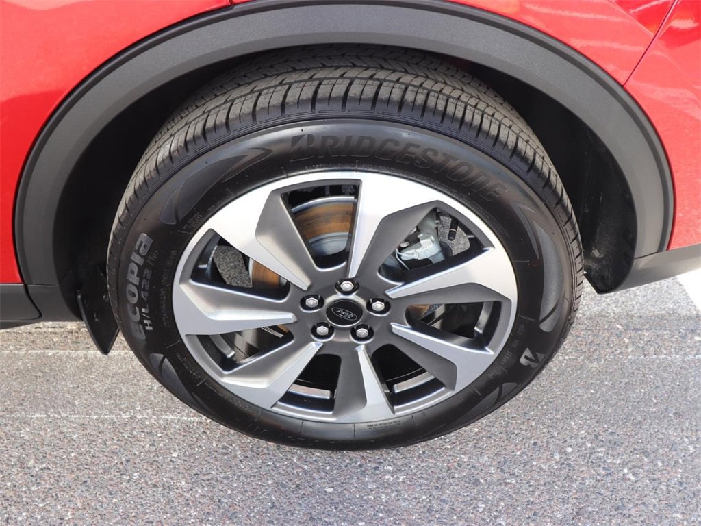 Certified 2025 Ford Escape Platinum w/ Premium Technology Package image 21