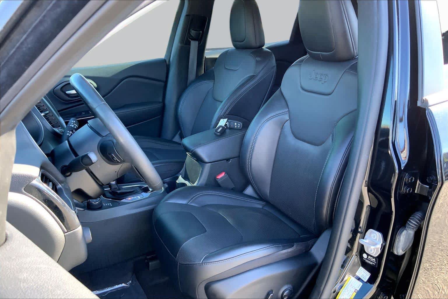 Used 2023 Jeep Cherokee Altitude Lux AWD/4WD image 7