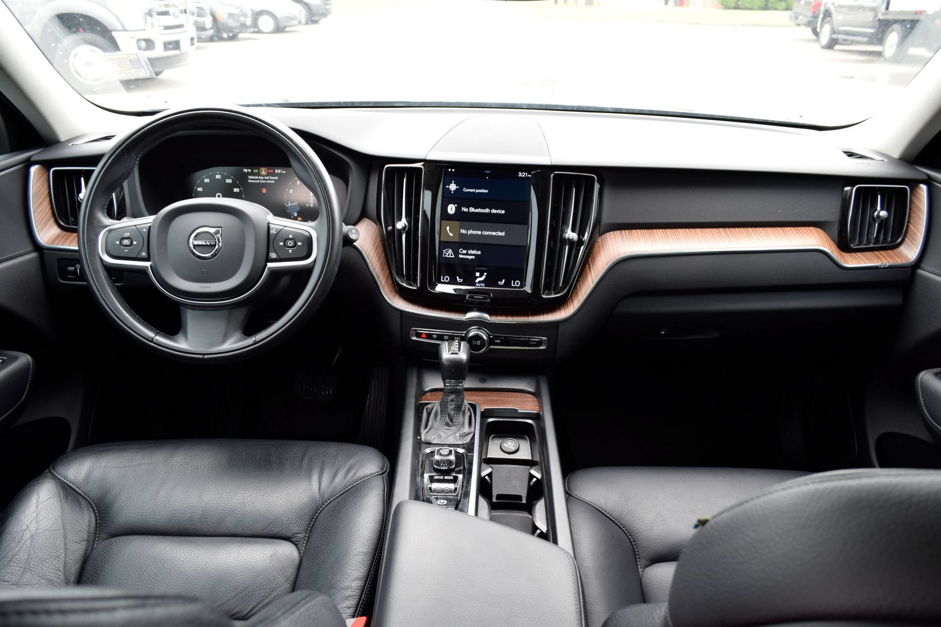 Used 2021 Volvo XC60 T5 Momentum w/ Premium Package FWD image 5