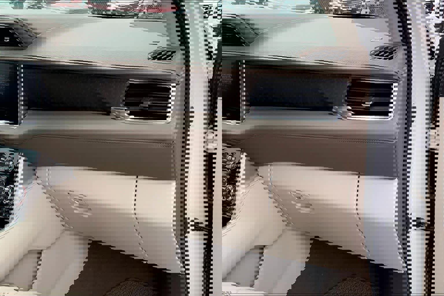 Used 2021 GMC Yukon Denali w/ Denali Premium Package image 19