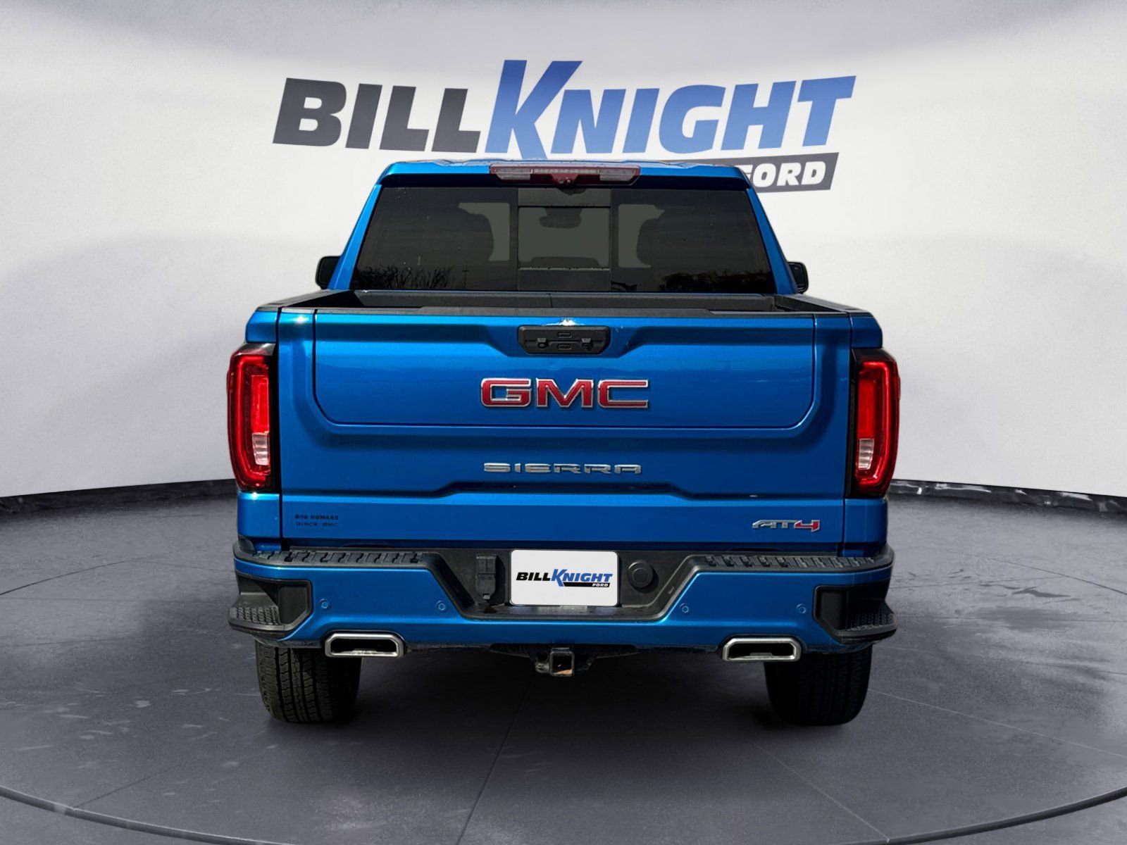 Used 2023 GMC Sierra 1500 AT4 w/ Technology Package AWD/4WD image 4