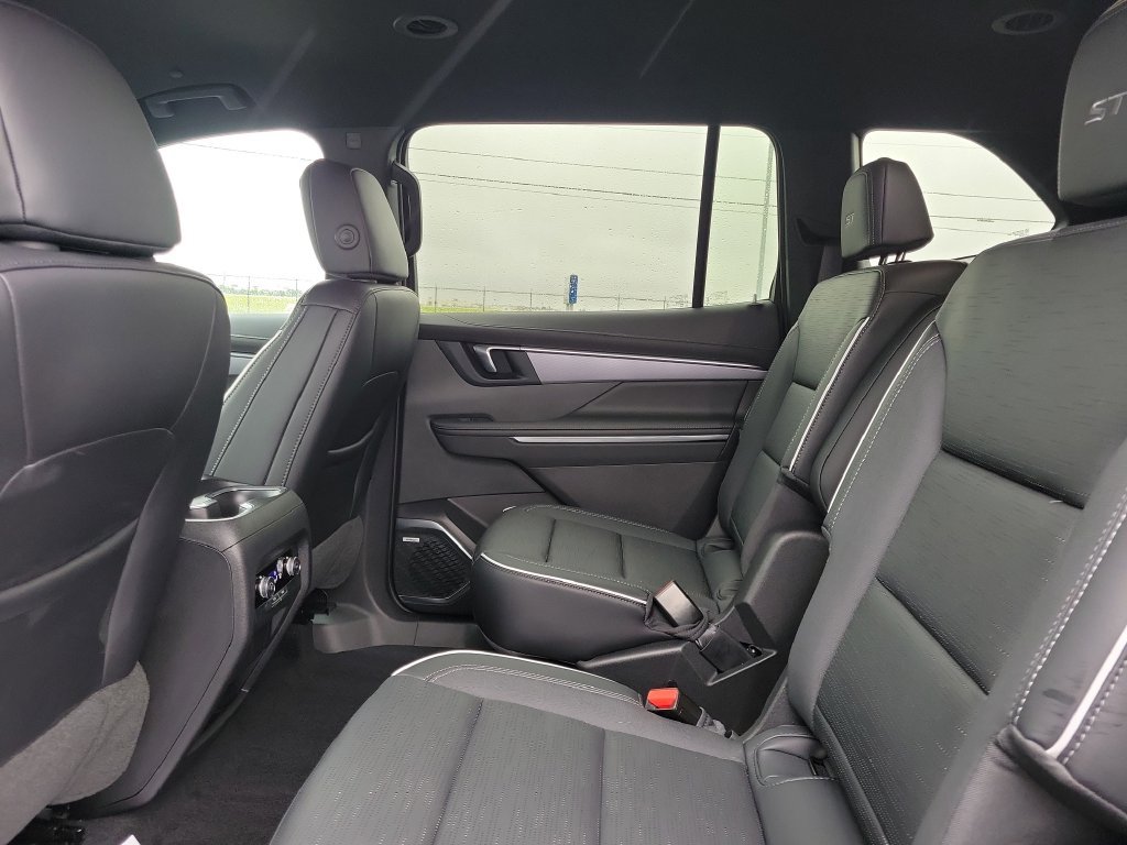 Used 2025 Buick Enclave Sport Touring w/ LPO, All-Weather Package FWD image 15