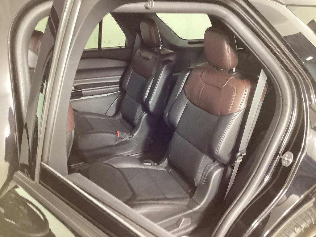 Certified 2023 Ford Explorer Platinum w/ Technology Package AWD/4WD image 34