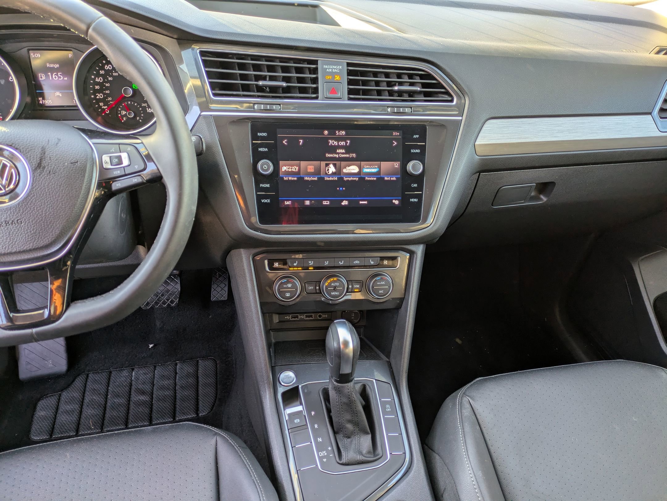 Used 2020 Volkswagen Tiguan SE image 22