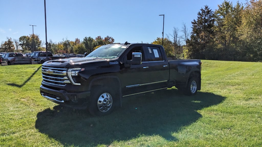 Used 2025 Chevrolet Silverado 3500 High Country w/ High Country Premium Package AWD/4WD image 7