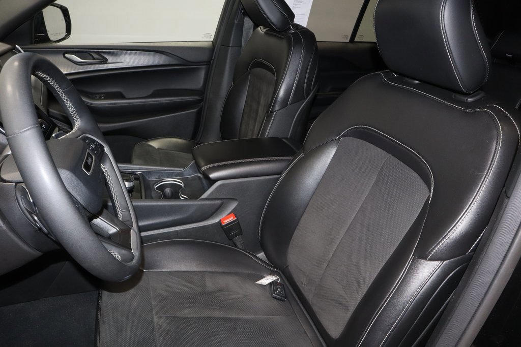 Used 2024 Jeep Grand Cherokee Altitude image 21