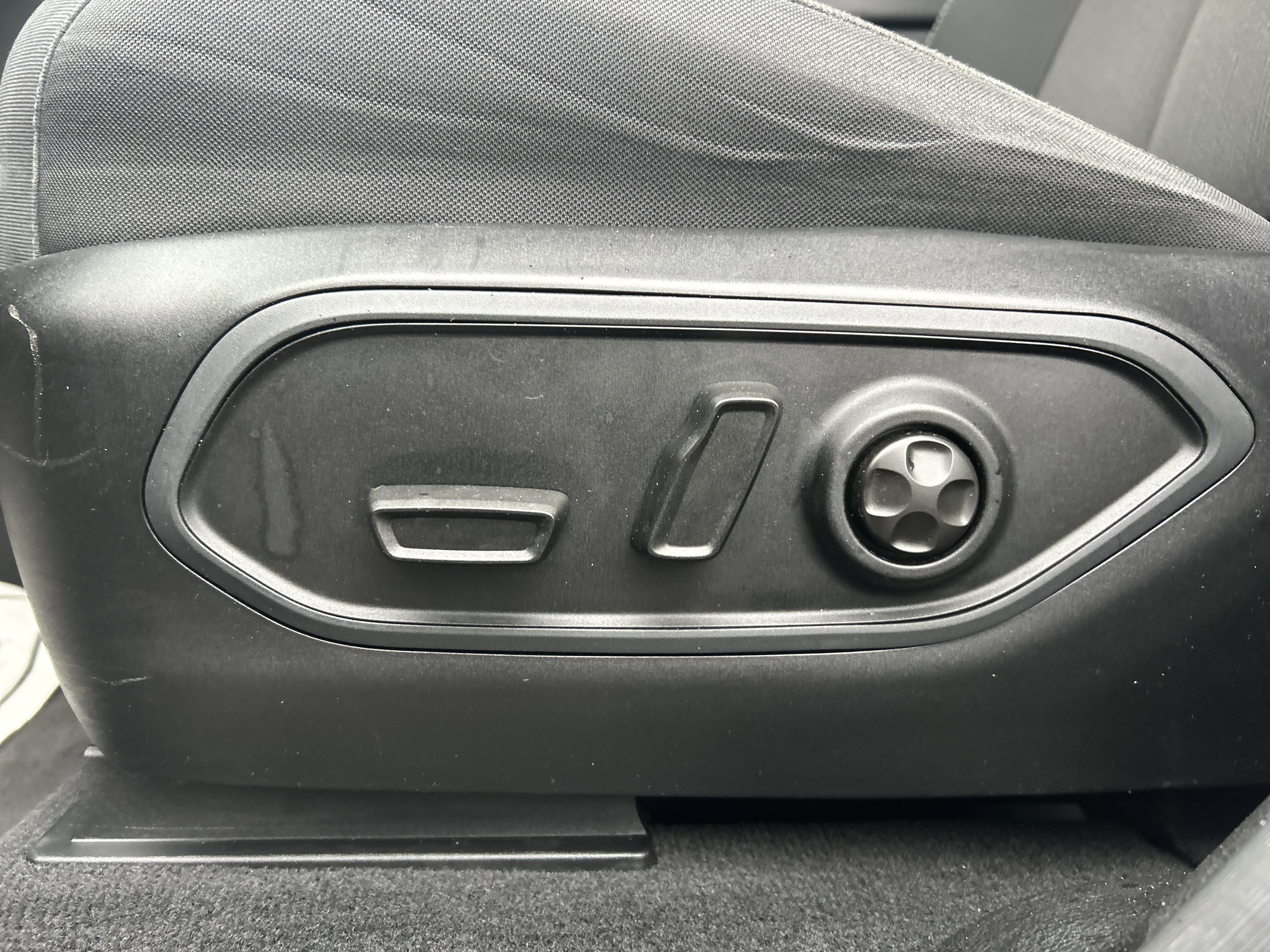 Used 2023 Jeep Grand Cherokee L Laredo AWD/4WD image 16