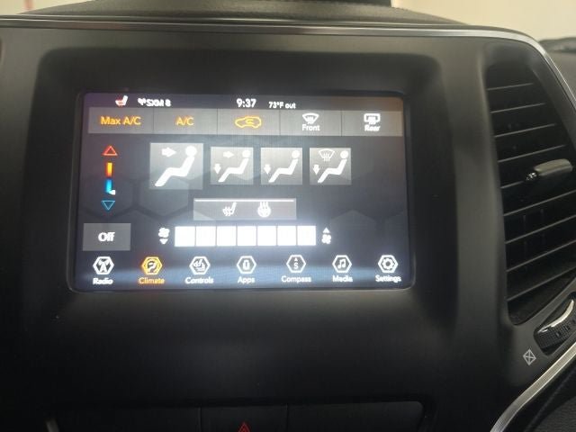 Used 2019 Jeep Cherokee Latitude Plus w/ Cold Weather Group AWD/4WD image 30