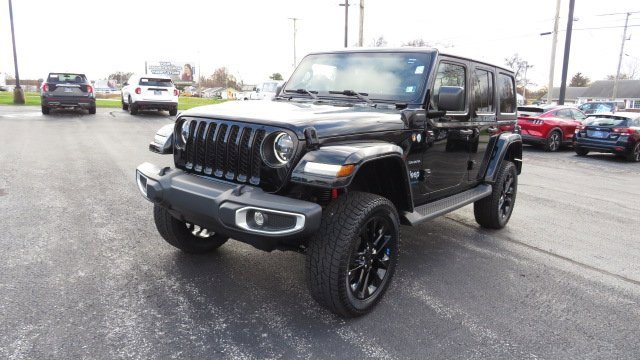 Used 2023 Jeep Wrangler Unlimited Sahara w/ Cold Weather Group image 3