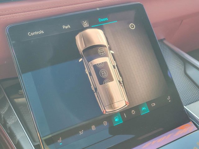 Used 2025 Cadillac Escalade Premium Luxury image 24