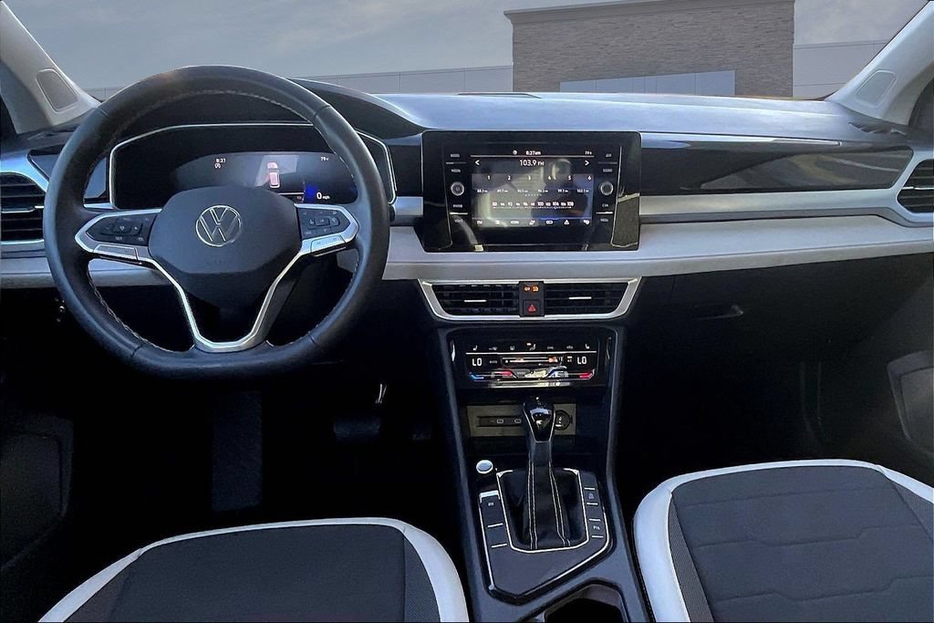 Used 2025 Volkswagen Taos SE FWD image 7