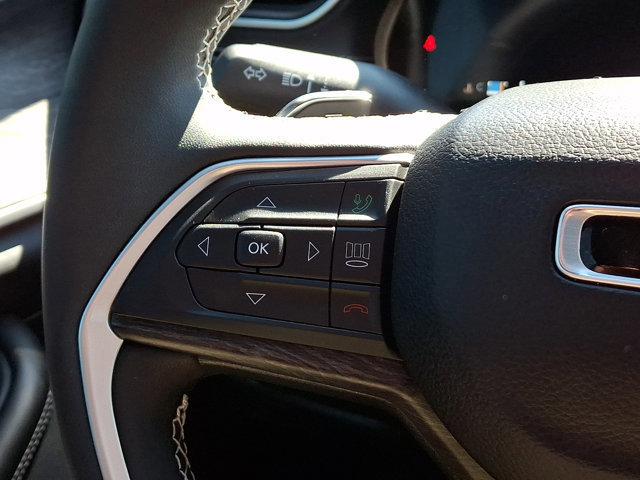 Used 2024 Jeep Grand Cherokee Limited image 25