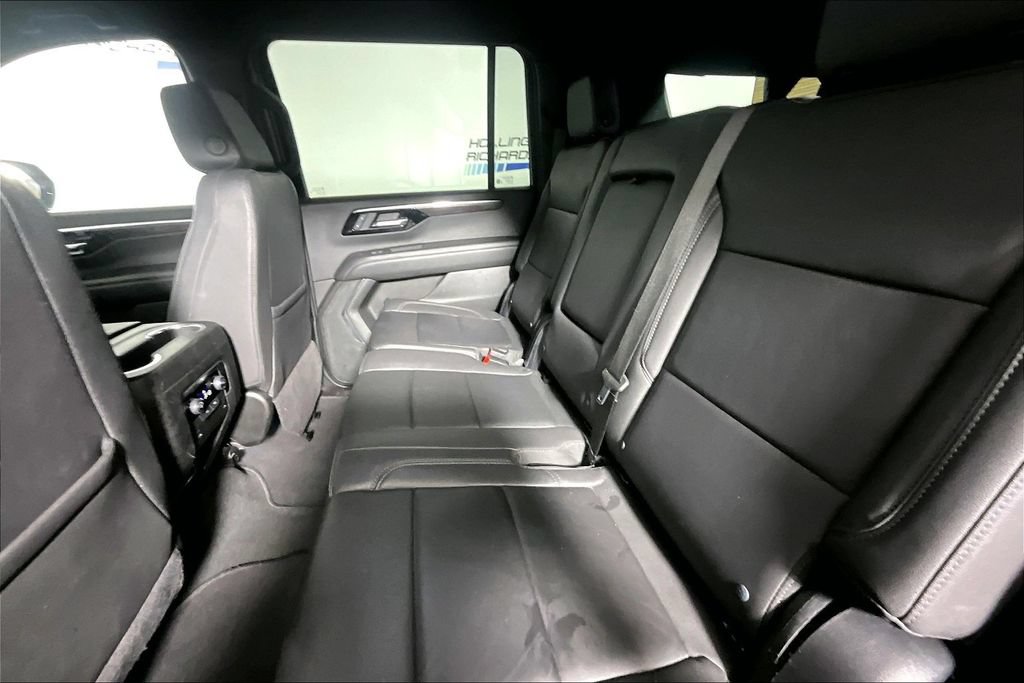Used 2025 Chevrolet Suburban Z71 AWD/4WD image 21