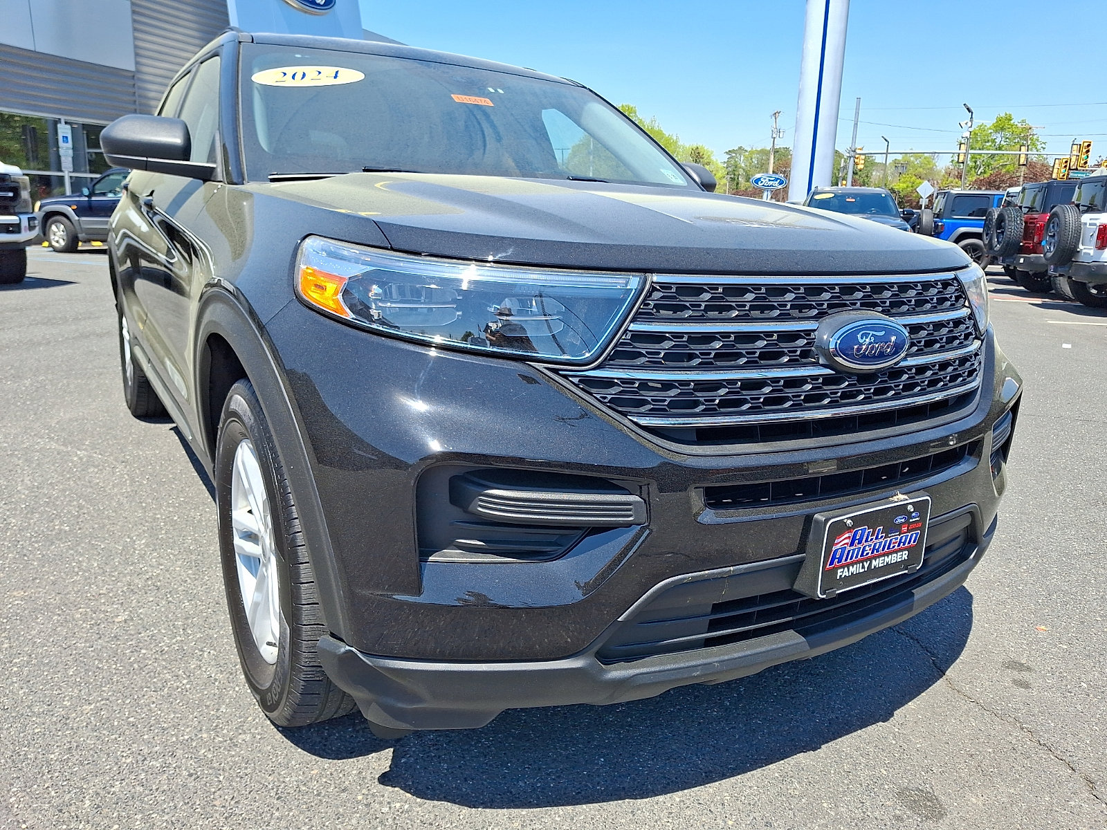 Certified 2024 Ford Explorer XLT AWD/4WD image 2