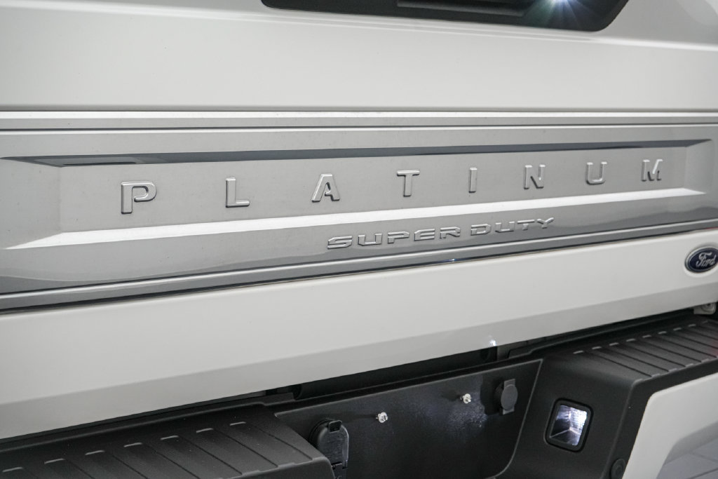 Certified 2022 Ford F250 Platinum w/ FX4 Off-Road Package AWD/4WD image 13