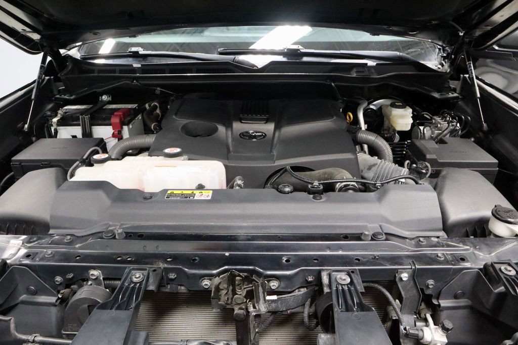 Used 2022 Toyota Tundra SR5 w/ SR5 Premium Package image 17