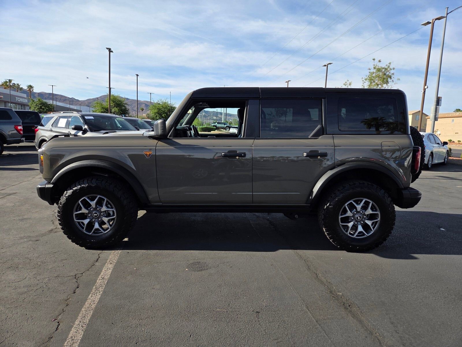Certified 2025 Ford Bronco Badlands AWD/4WD image 3