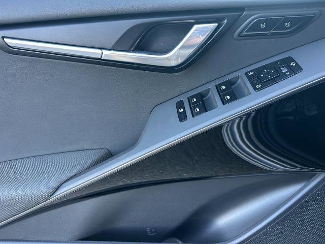 Used 2024 Kia Niro SX Touring image 10