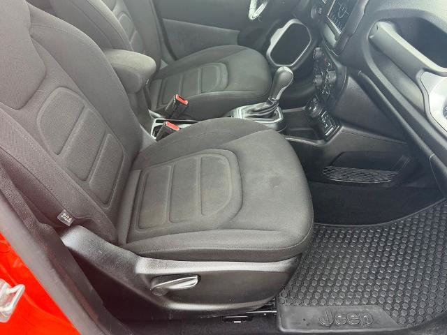 Used 2021 Jeep Renegade Latitude w/ Convenience Group AWD/4WD image 32