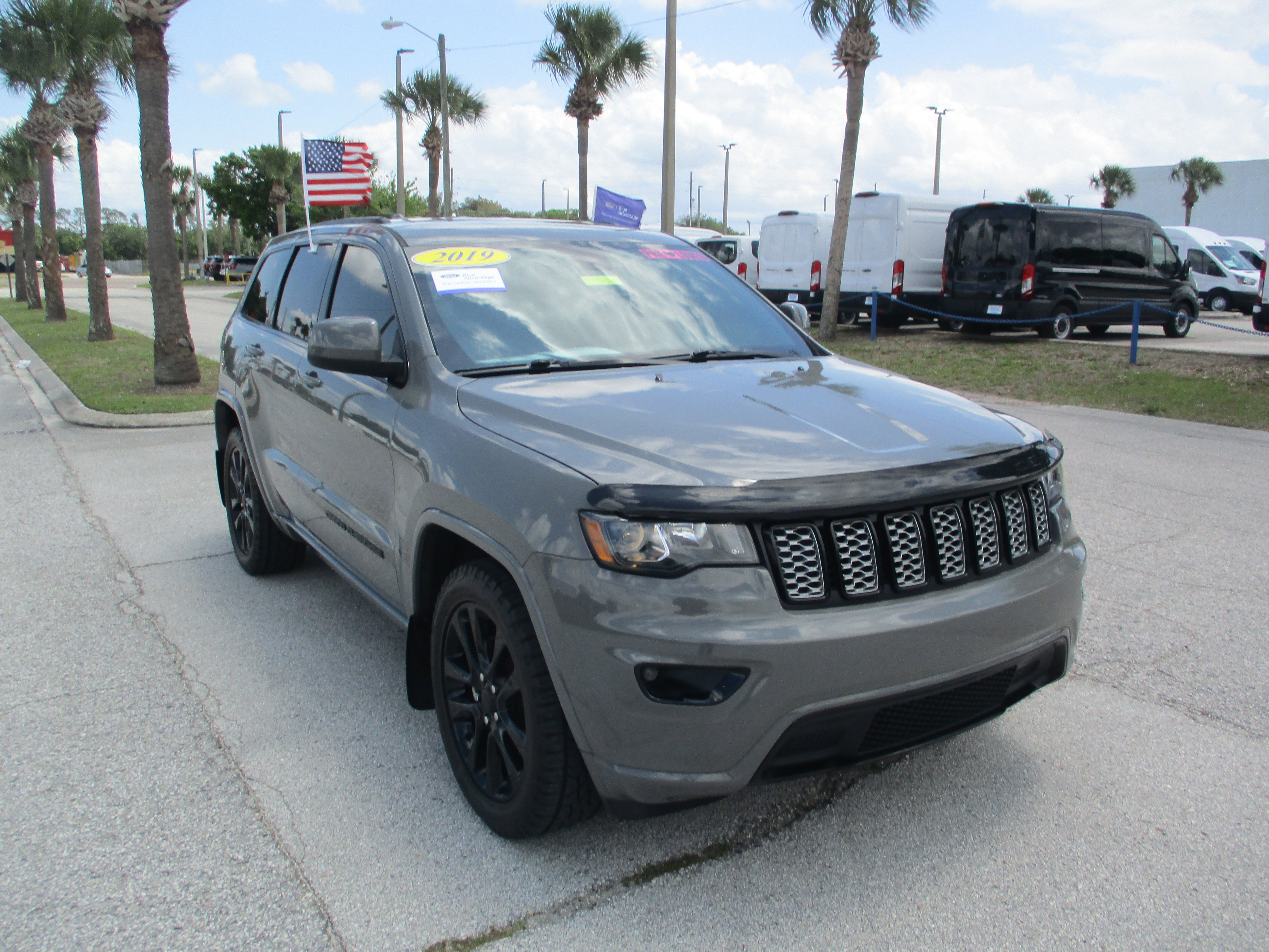 Used 2019 Jeep Grand Cherokee Altitude RWD image 1