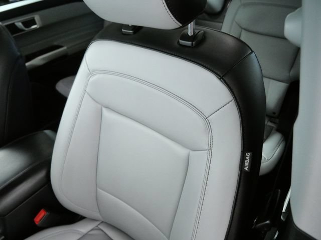 Certified 2021 Ford Explorer XLT w/ Equipment Group 202A AWD/4WD image 19