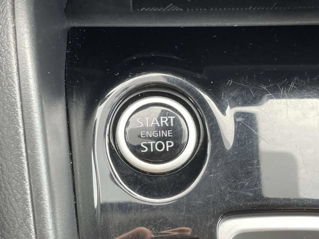 Used 2025 Nissan Versa SV FWD image 27
