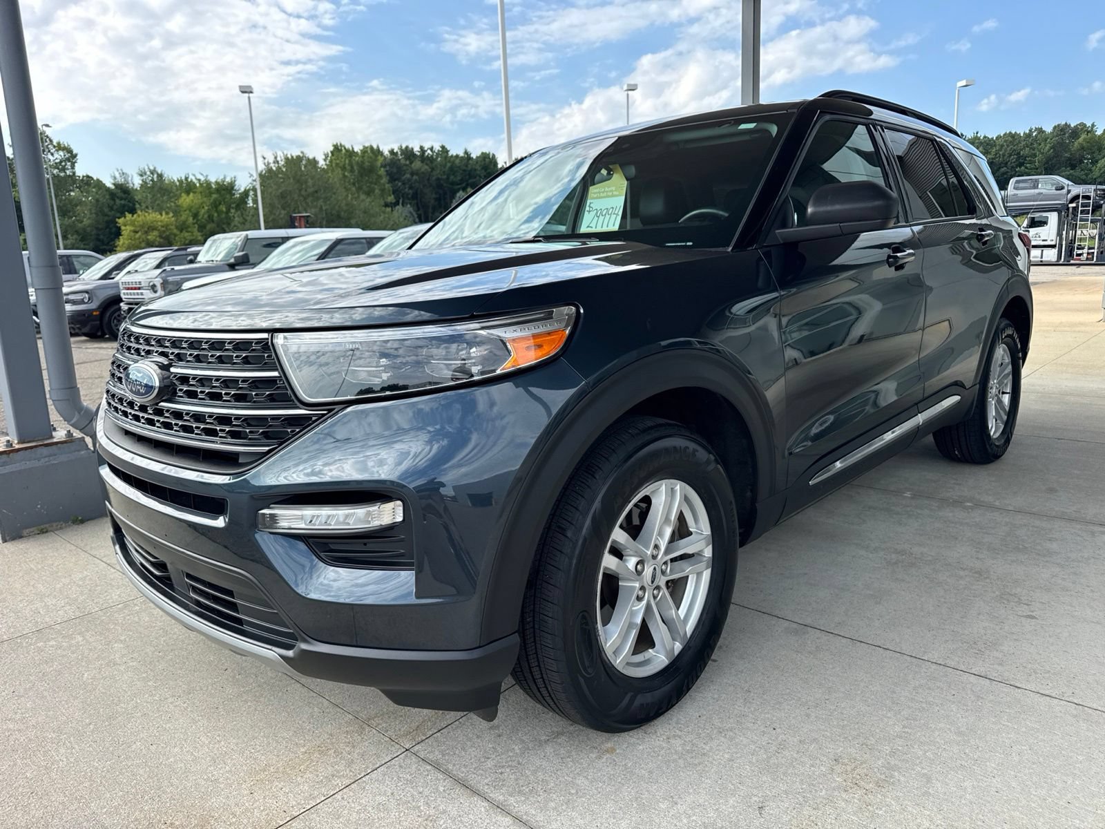 Certified 2023 Ford Explorer XLT w/ Equipment Group 202A AWD/4WD image 3