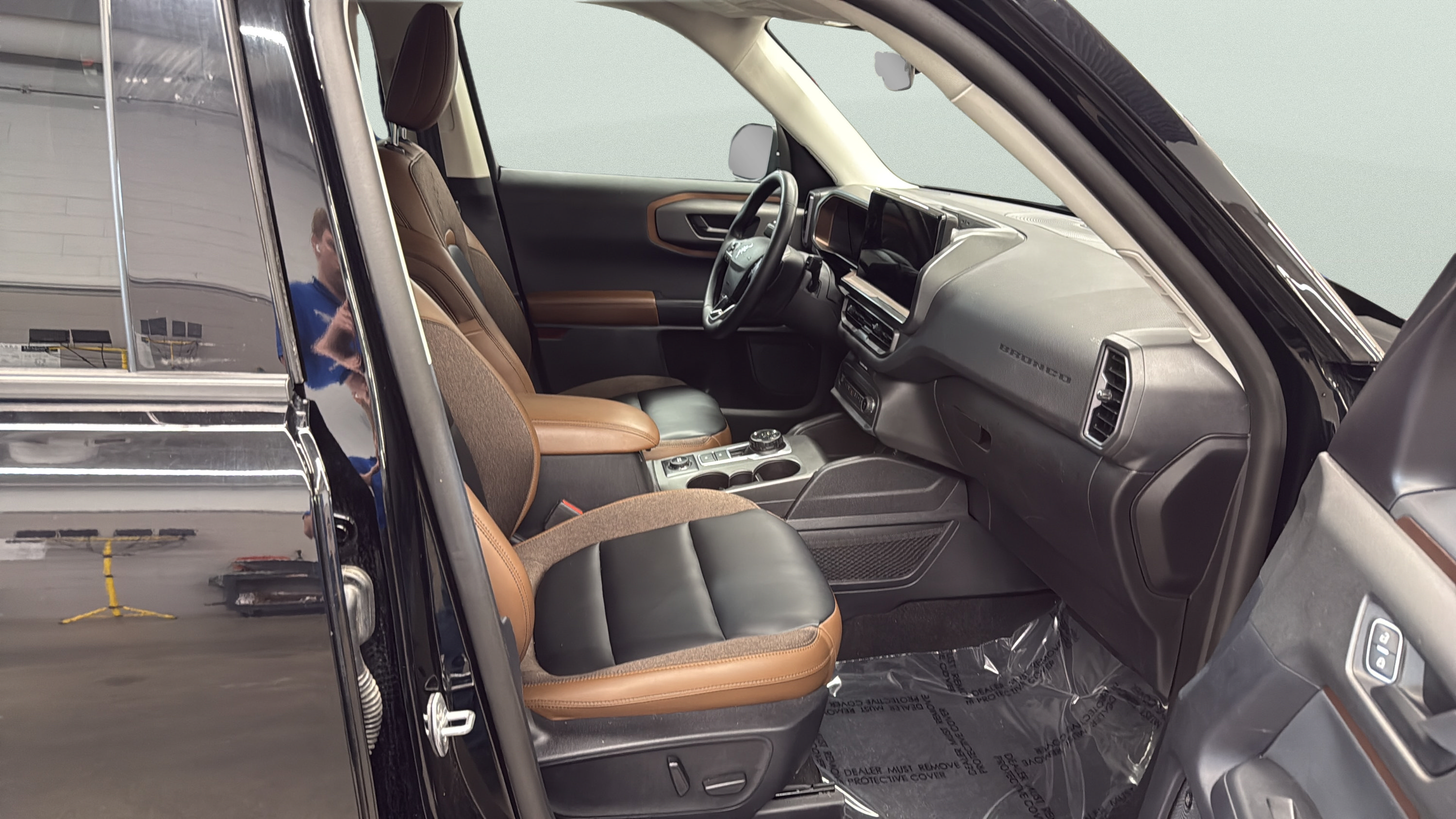 Certified 2025 Ford Bronco Sport Outer Banks w/ Outer Banks Tech Package+ AWD/4WD image 17