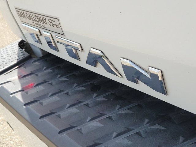 Used 2021 Nissan Titan SV w/ SV Convenience Package RWD image 9