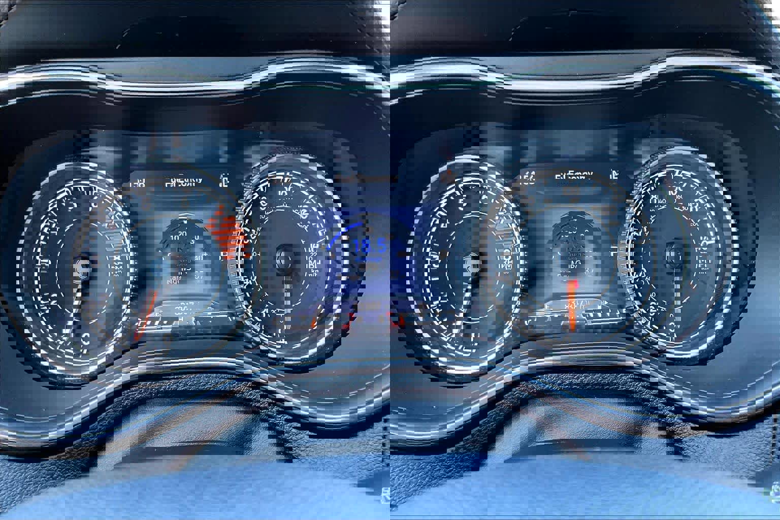 Used 2019 Jeep Cherokee Trailhawk w/ Comfort/Convenience Group AWD/4WD image 28