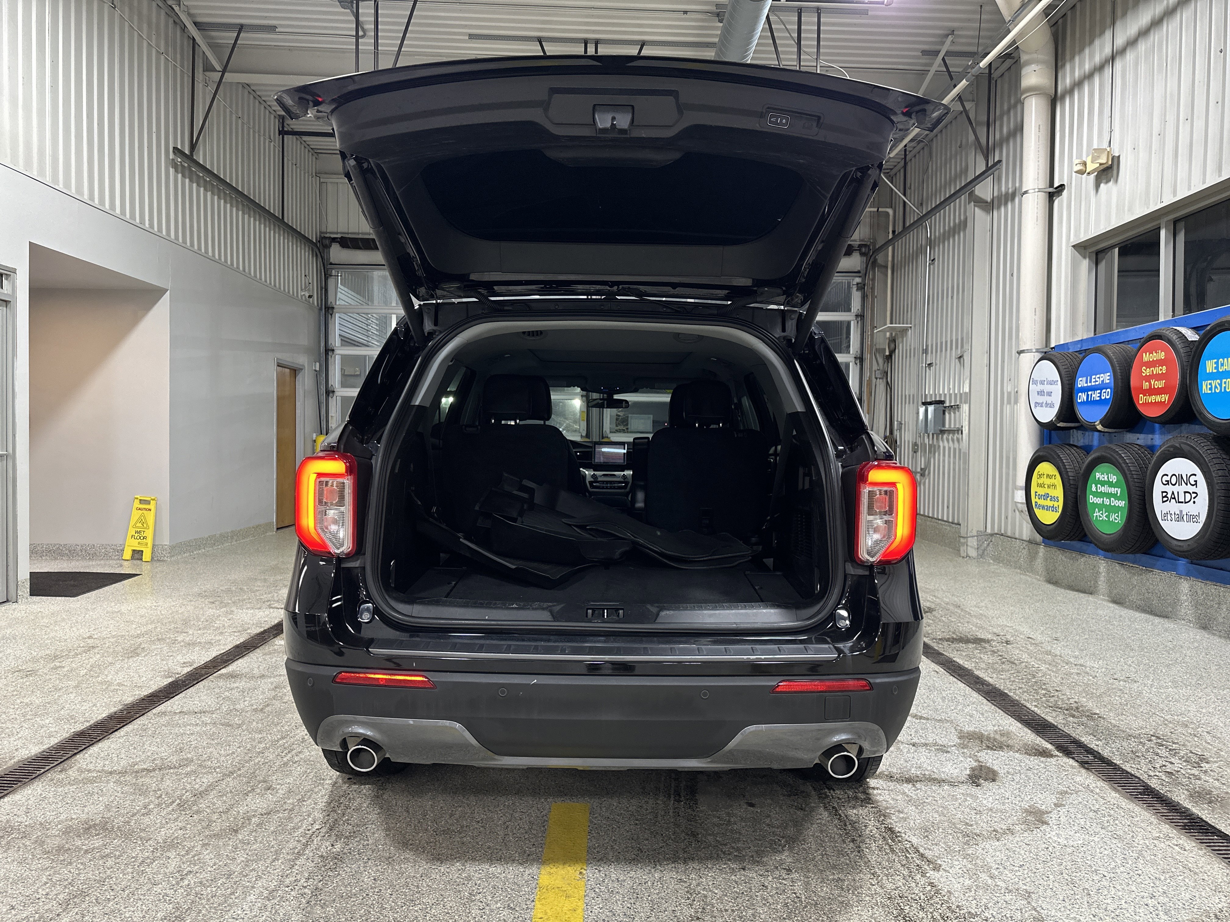 Certified 2023 Ford Explorer XLT w/ Equipment Group 202A image 5