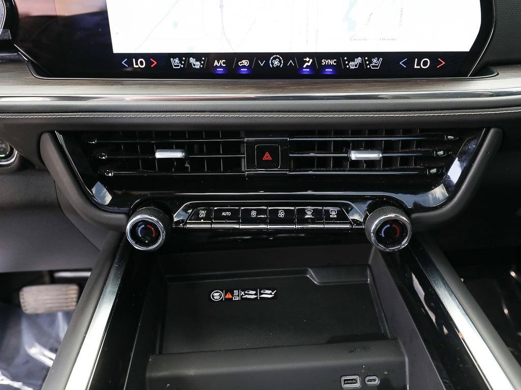 Used 2025 Chevrolet Tahoe Premier AWD/4WD image 19