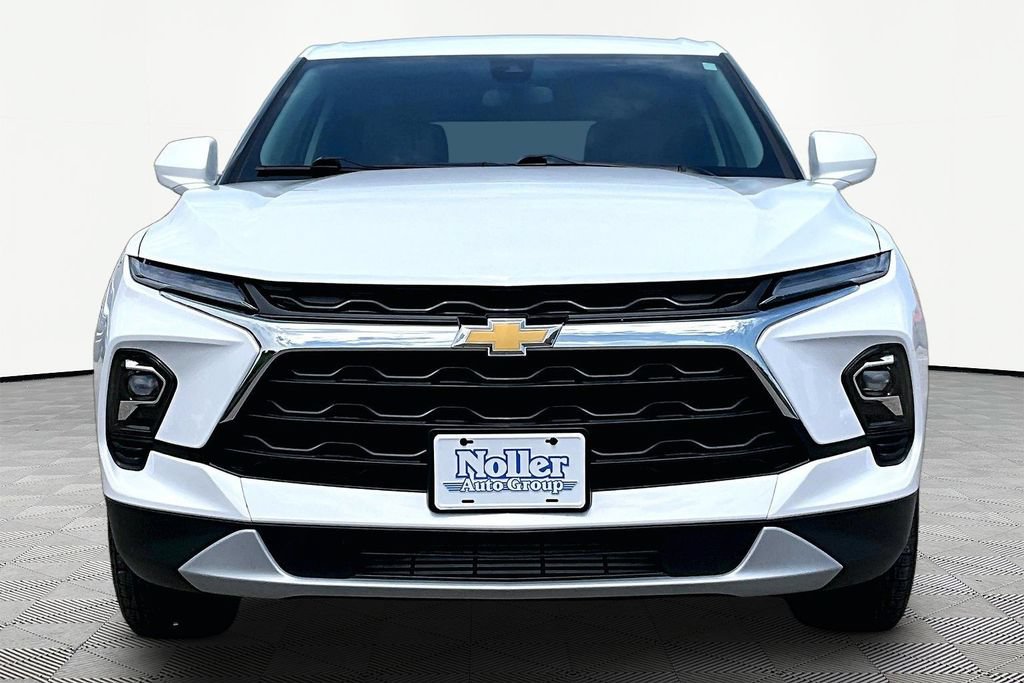Used 2025 Chevrolet Blazer LT AWD/4WD image 3