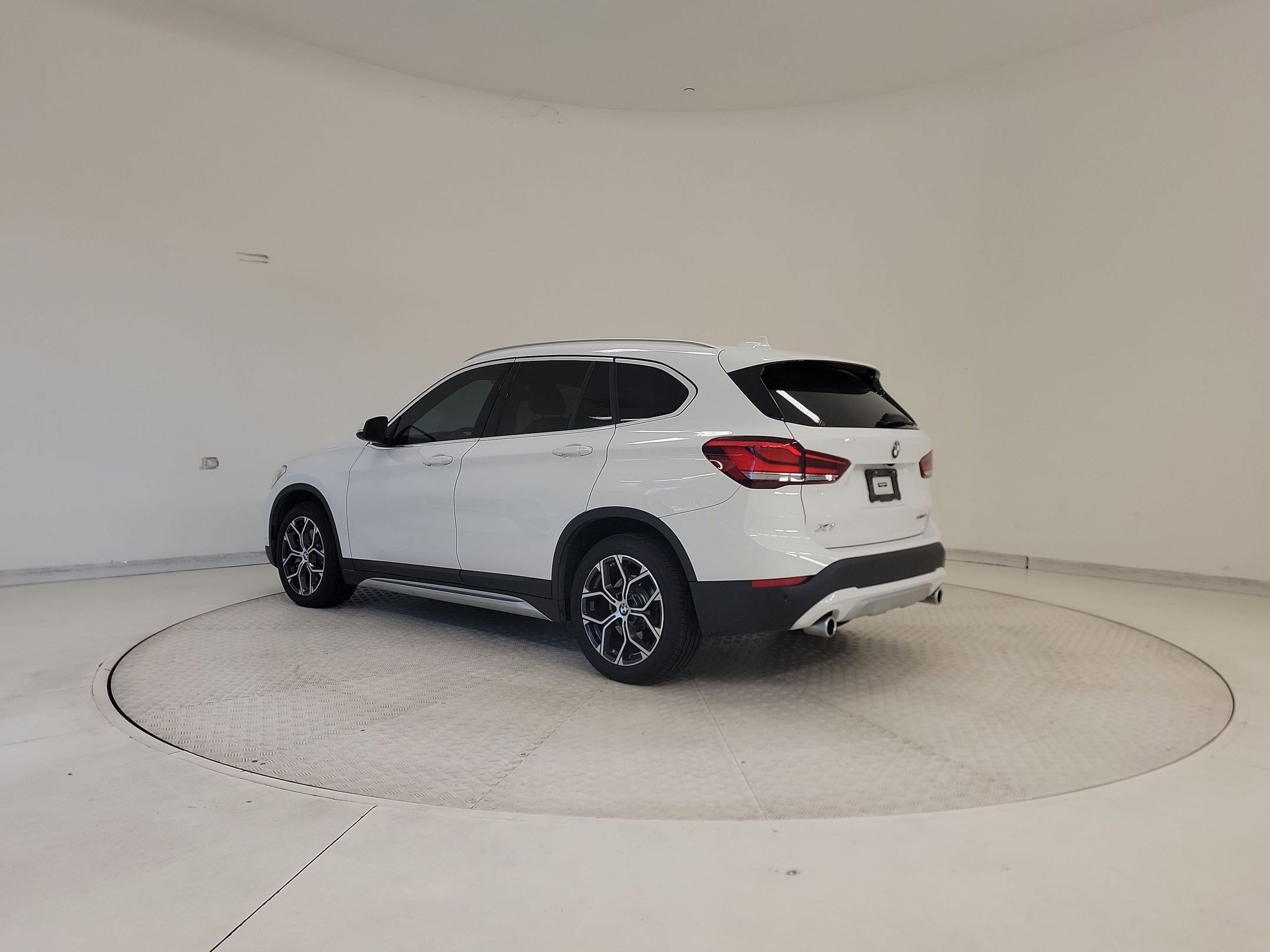 Used 2021 BMW X1 xDrive28i w/ Premium Package image 3