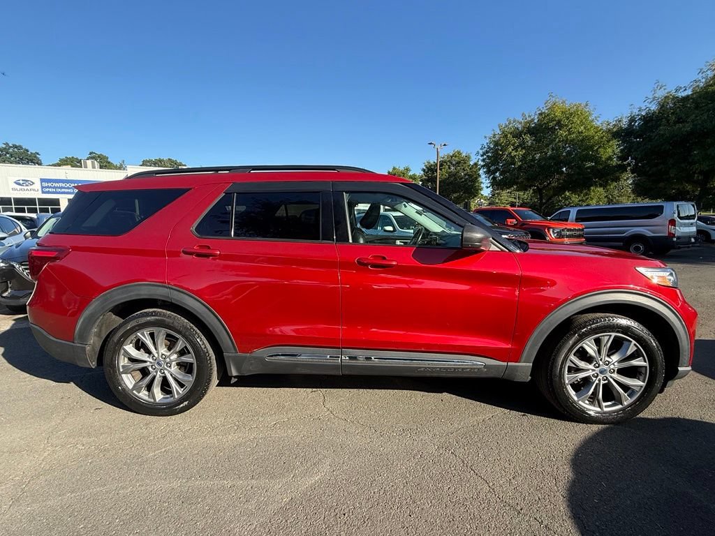 Certified 2022 Ford Explorer XLT w/ Equipment Group 202A AWD/4WD image 4