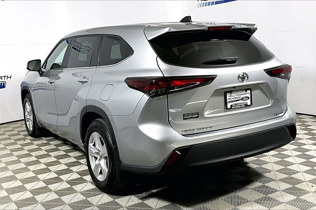Used 2024 Toyota Highlander LE image 8