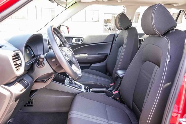Used 2025 Hyundai Venue SEL FWD image 21