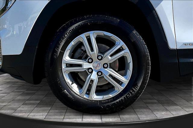 Used 2023 GMC Terrain SLE w/ Driver Convenience Package image 14